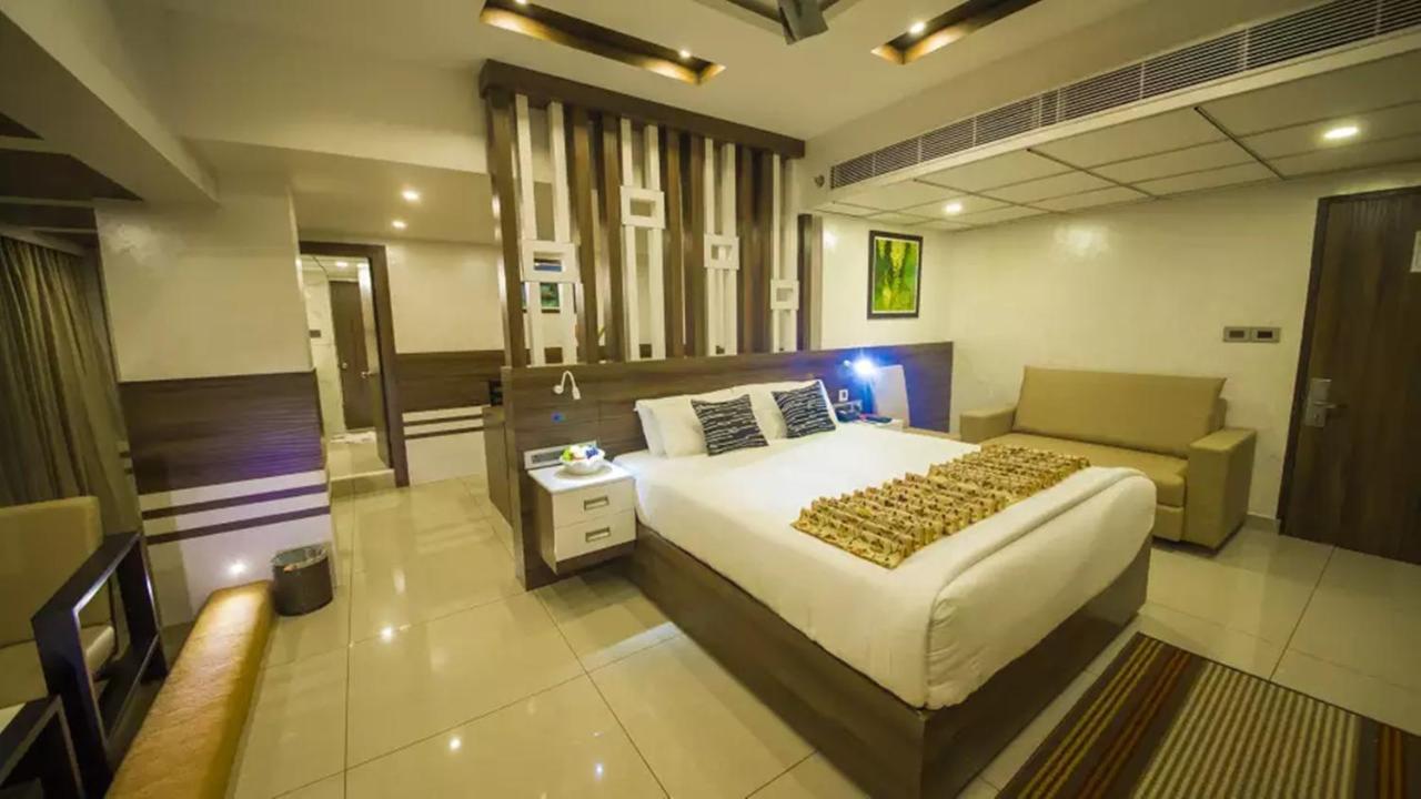 The Renai Cochin Hotel Kochi Bagian luar foto