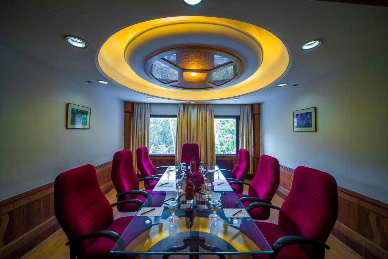 The Renai Cochin Hotel Kochi Bagian luar foto